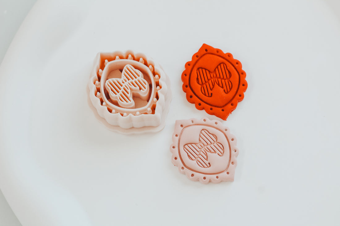 Scalloped Bow Frame Clay Cutter