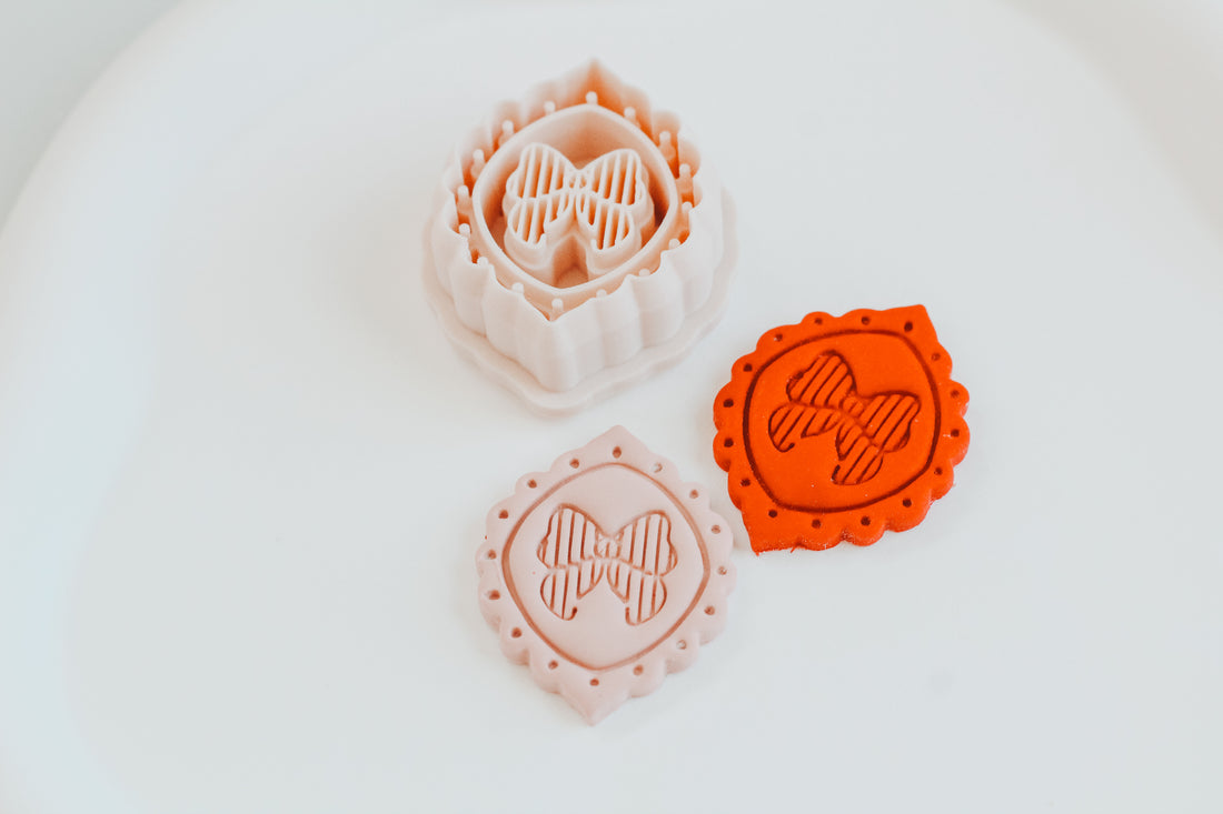Scalloped Bow Frame Clay Cutter
