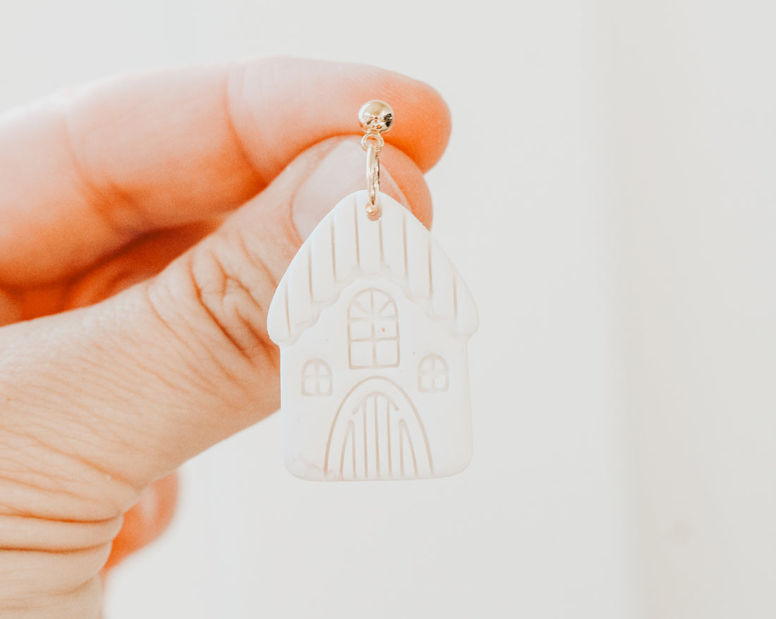Cozy Gingerbread House Clay Cutter