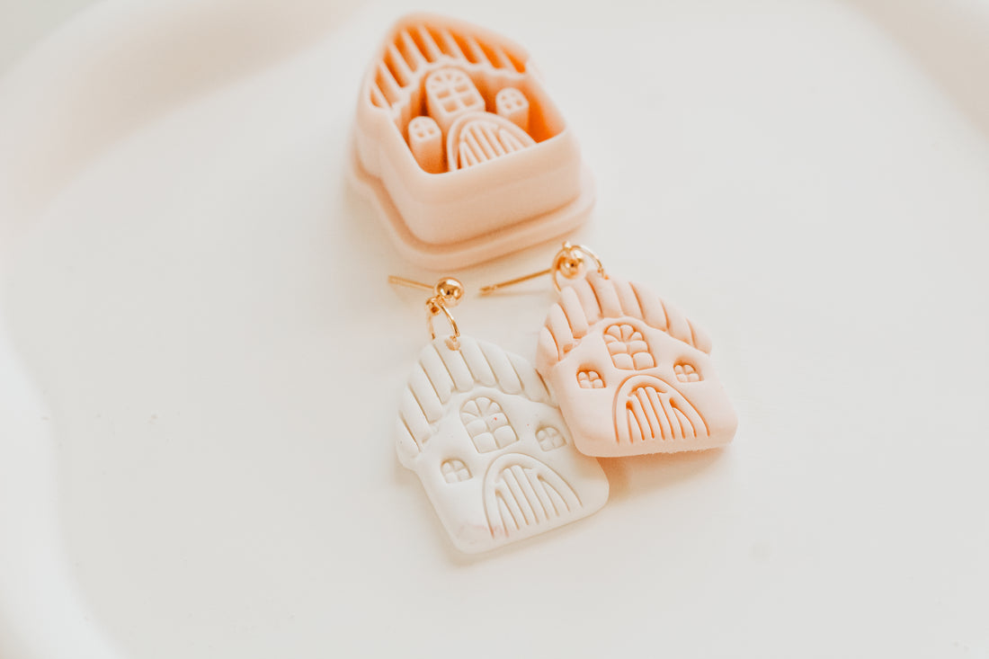 Cozy Gingerbread House Clay Cutter