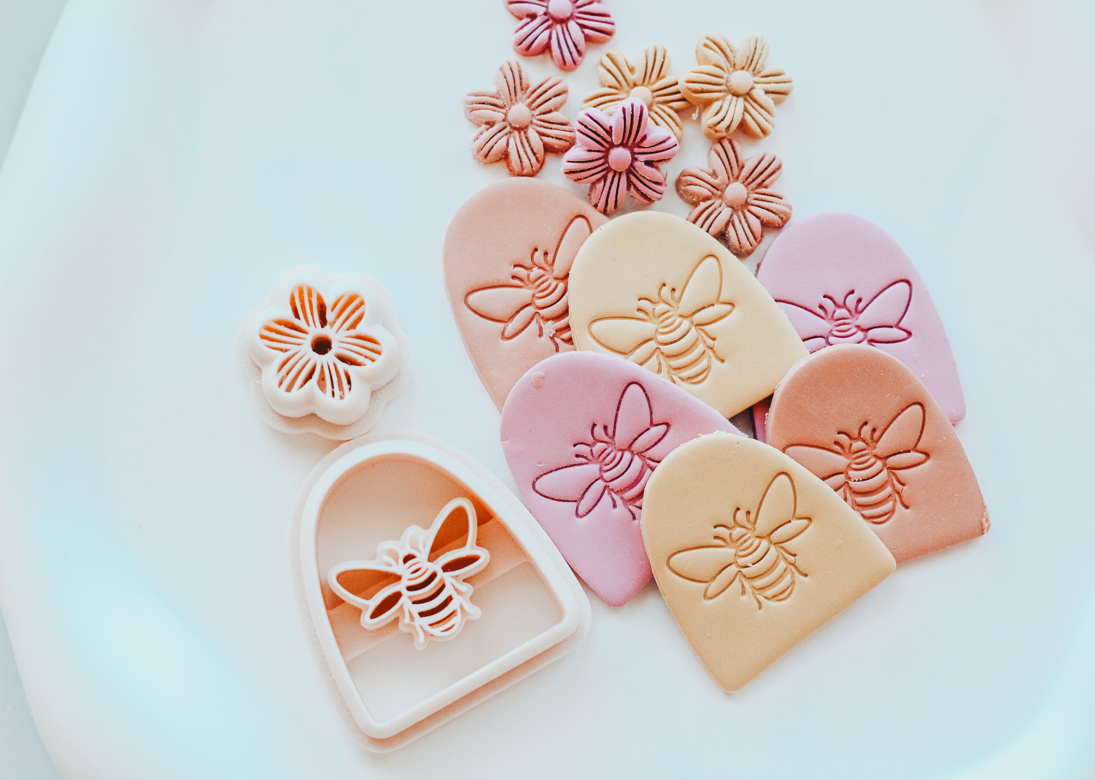 Honey Bee Arch Frame Clay Cutter