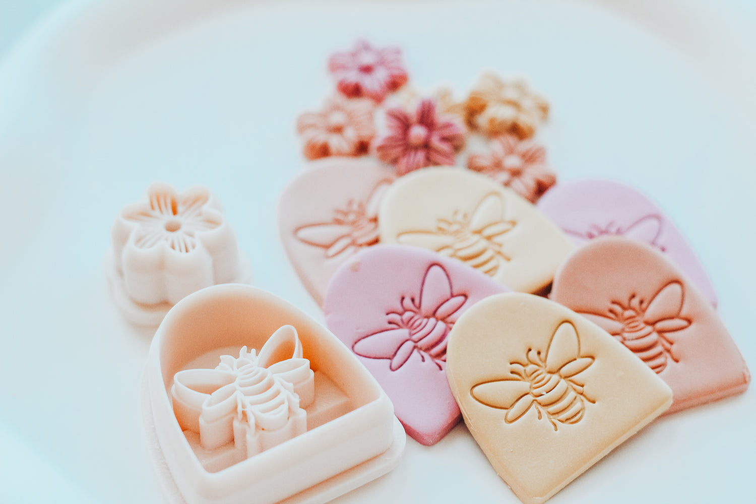 Honey Bee Arch Frame Clay Cutter