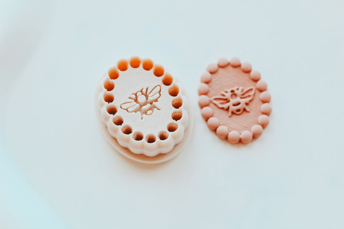 Bubble Honey Bee Frame Clay Cutter