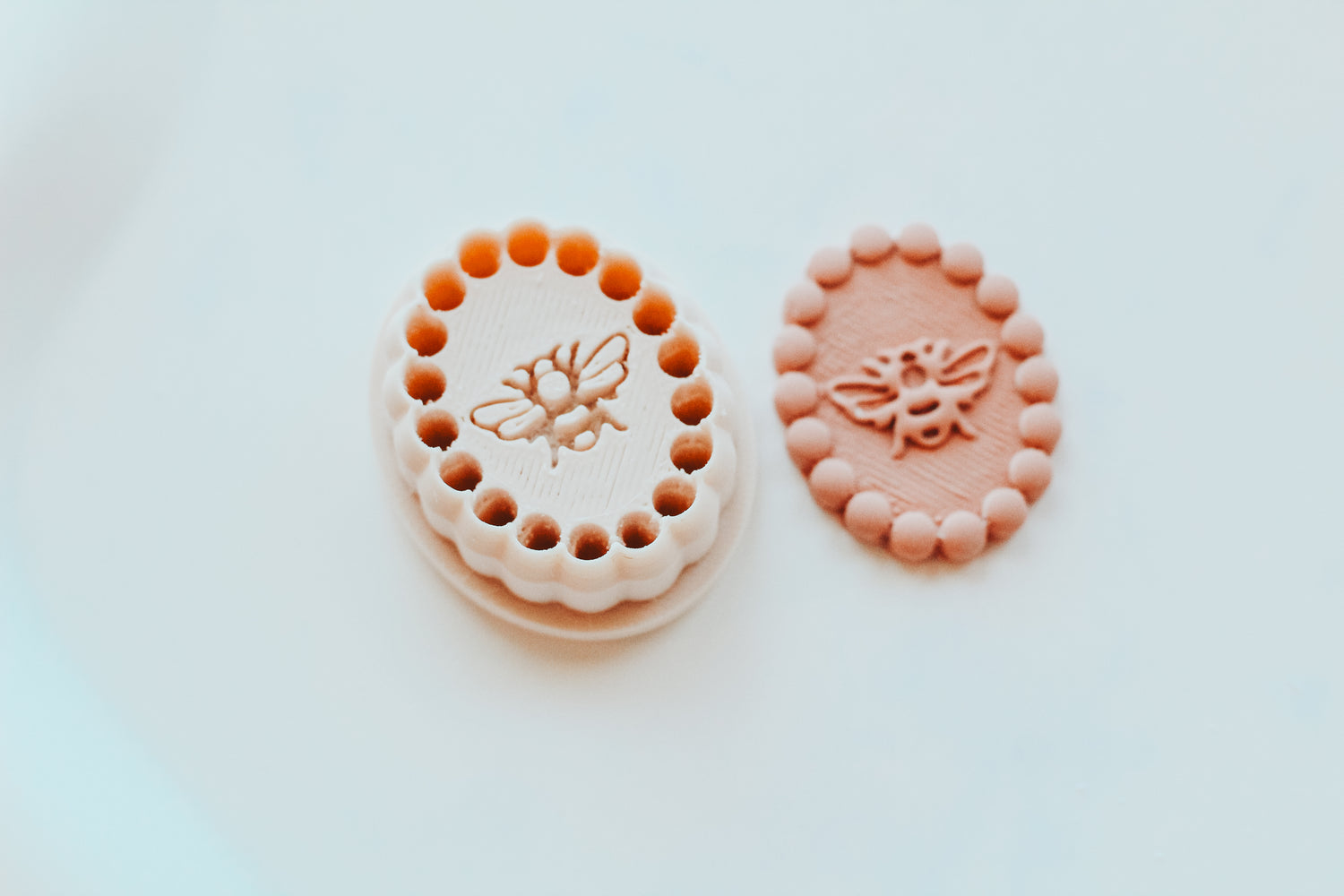 Bubble Honey Bee Frame Clay Cutter