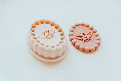 Bubble Honey Bee Frame Clay Cutter