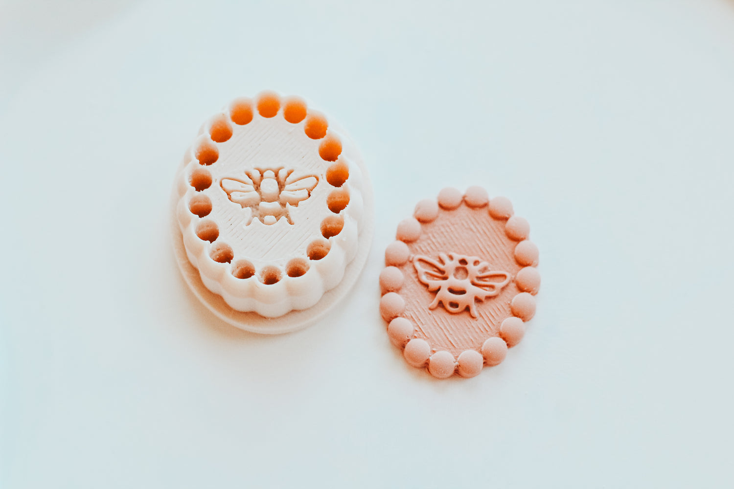 Bubble Honey Bee Frame Clay Cutter