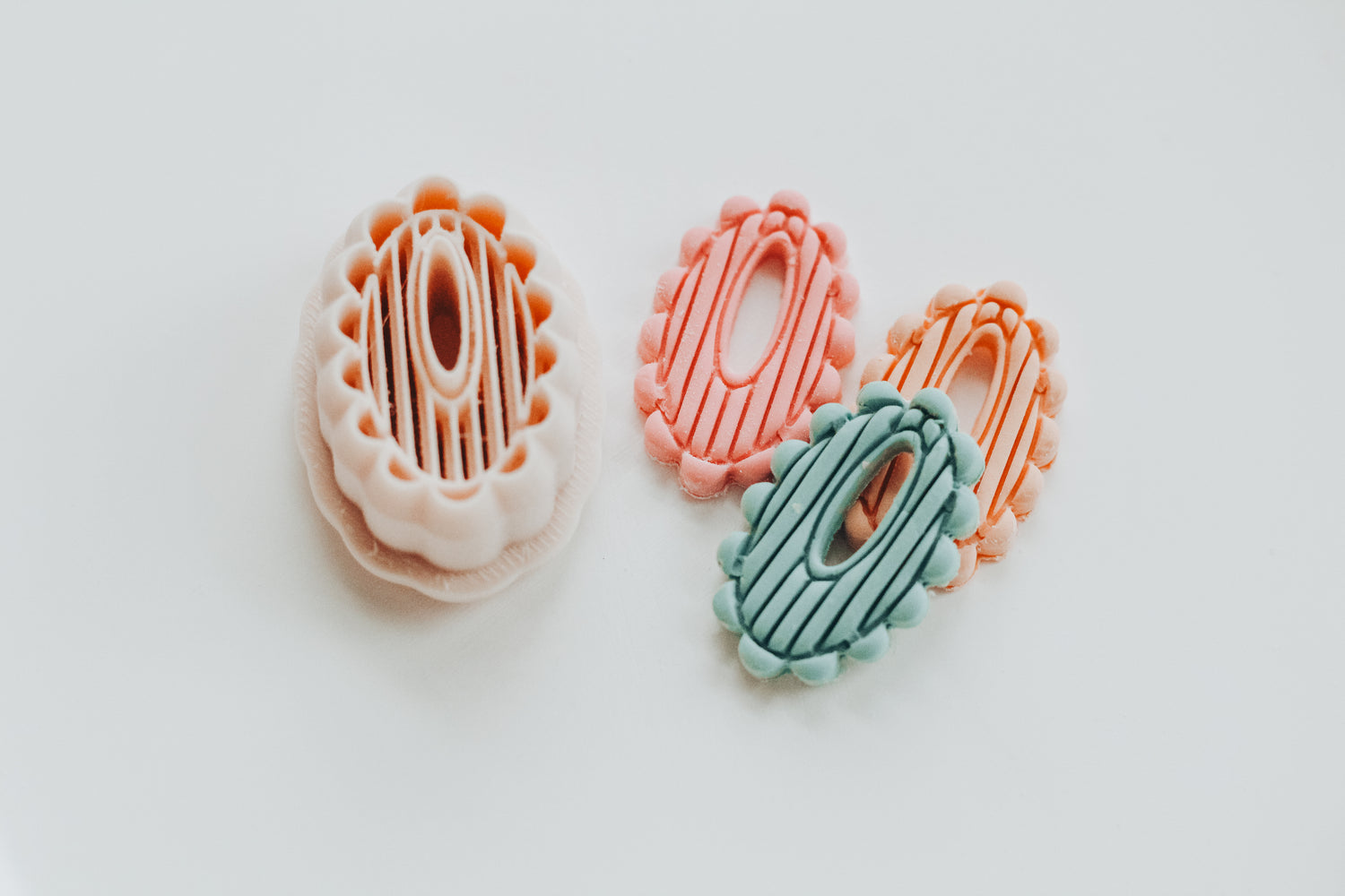 Spring Girly Scallop Ribbed Oval Clay Cutter