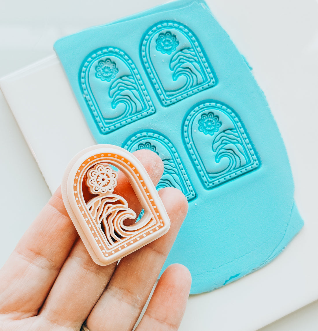 Darya Floral Wave Arch Flower Clay Cutter
