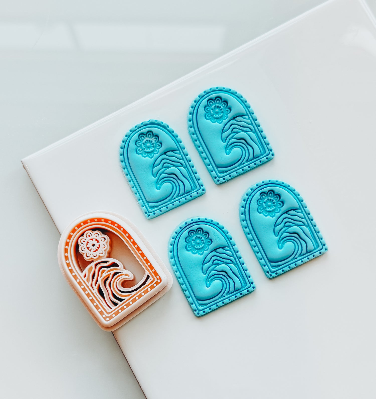 Darya Floral Wave Arch Flower Clay Cutter