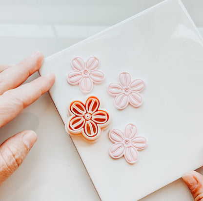 Naida Cowrie Floral Flower Clay Cutter