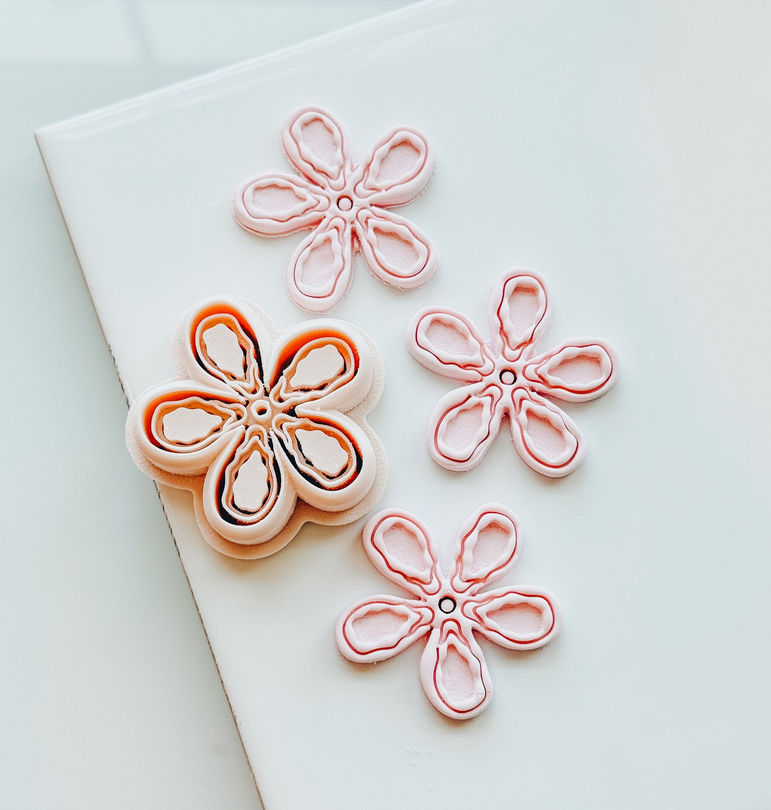 Nixie Oyster Flower Shell Clay Cutter