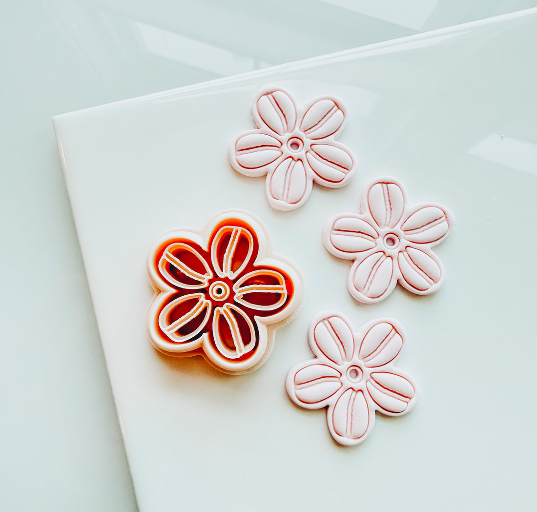 Naida Cowrie Floral Flower Clay Cutter