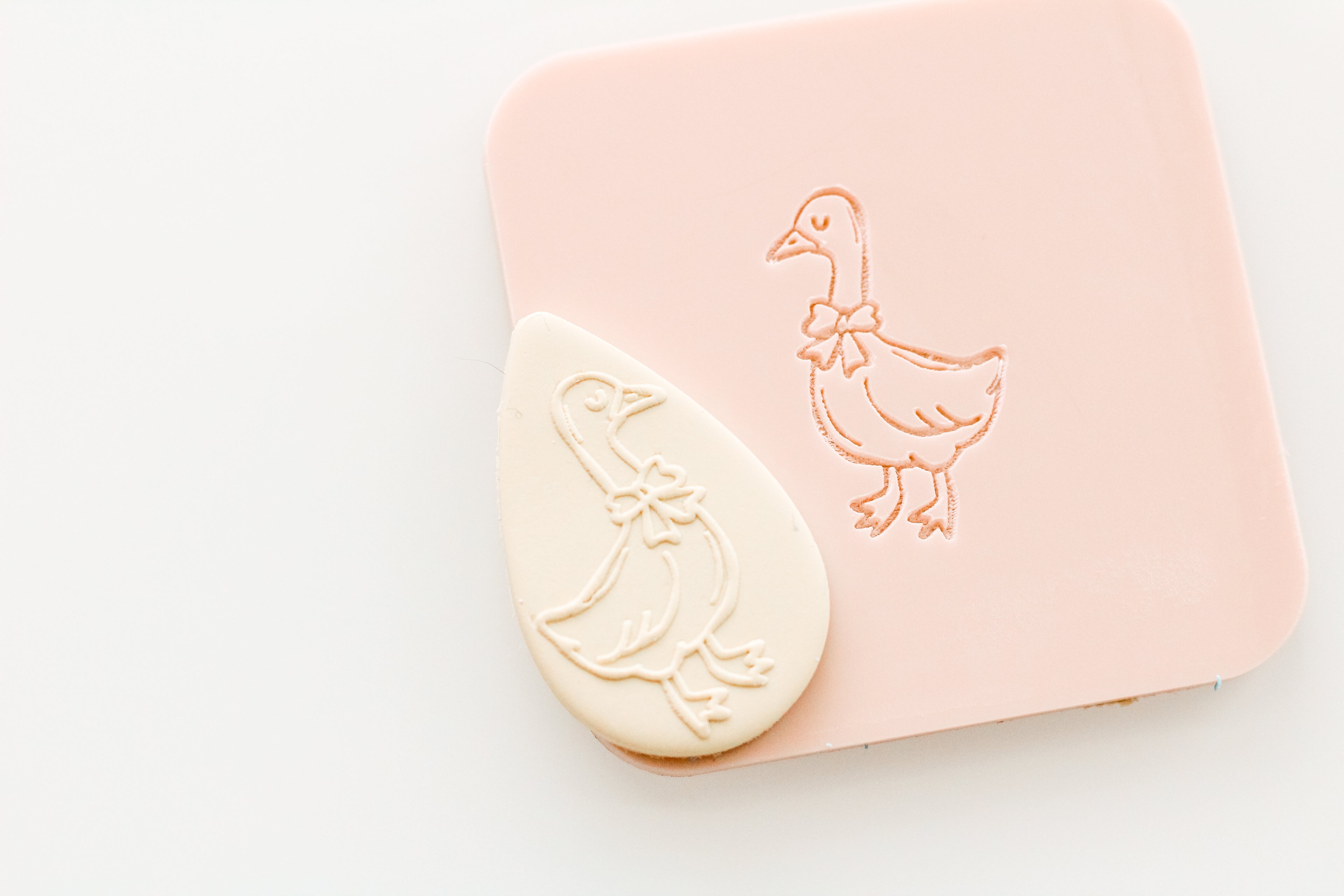 Goose &amp; Bow Clay Acrylic Texture Plate