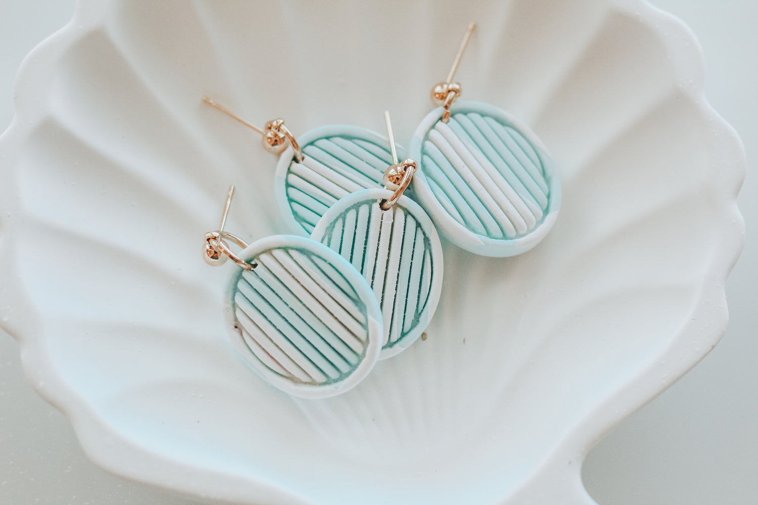 Framed Oval Ribbed Clay Cutter