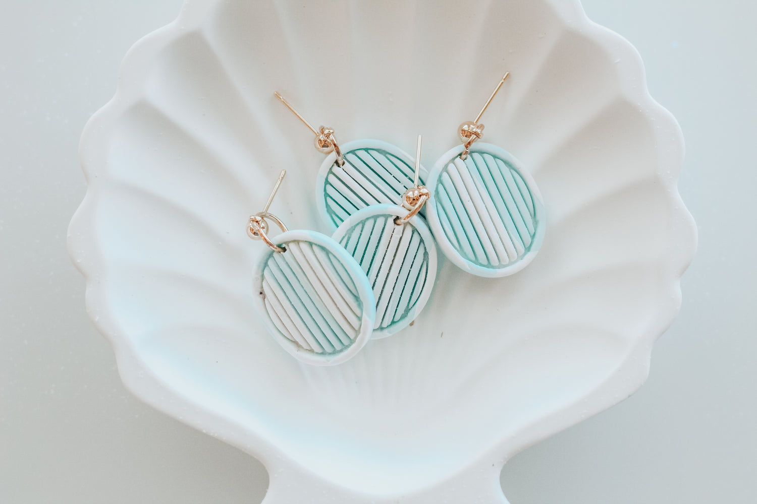 Framed Oval Ribbed Clay Cutter