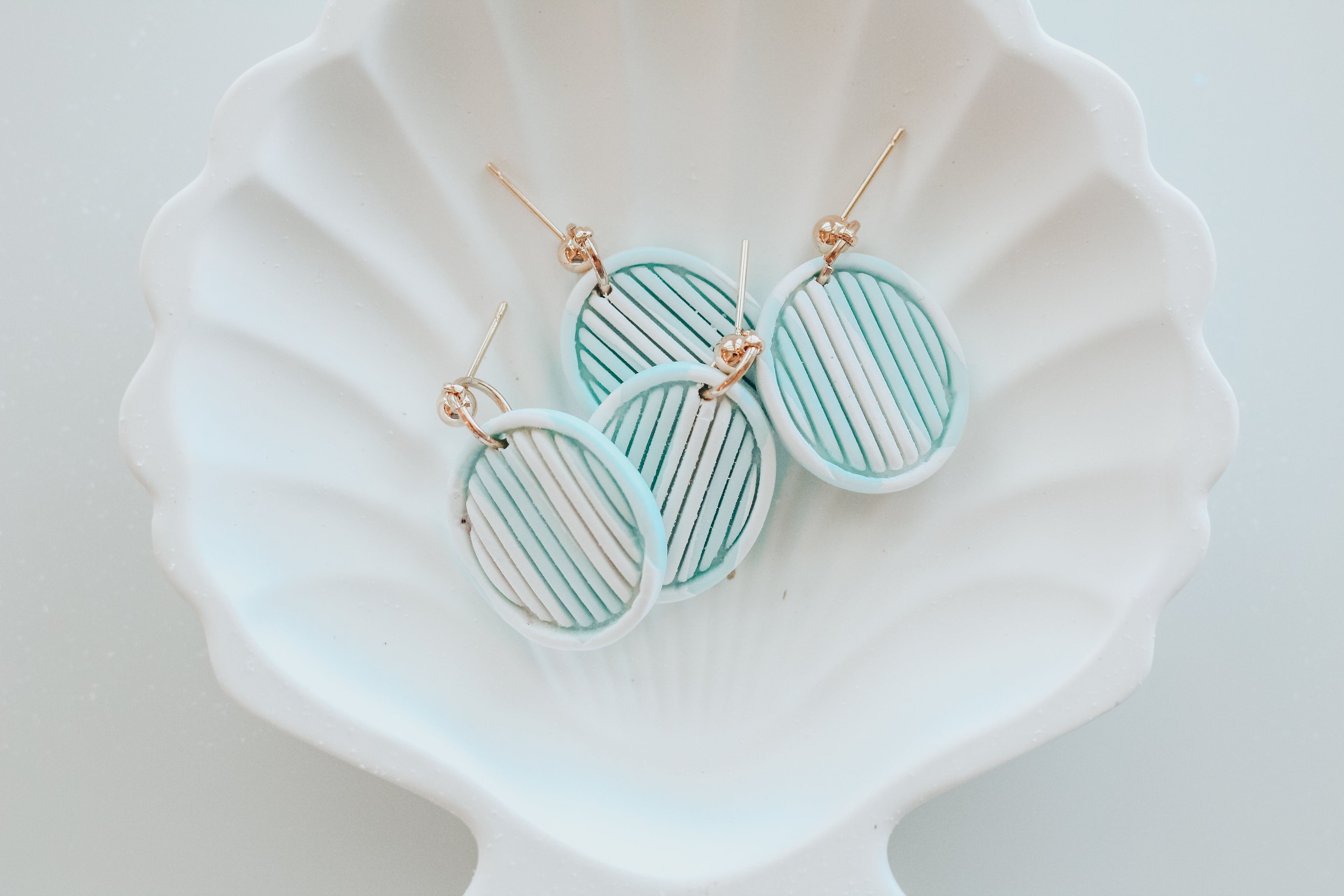 Framed Oval Ribbed Clay Cutter