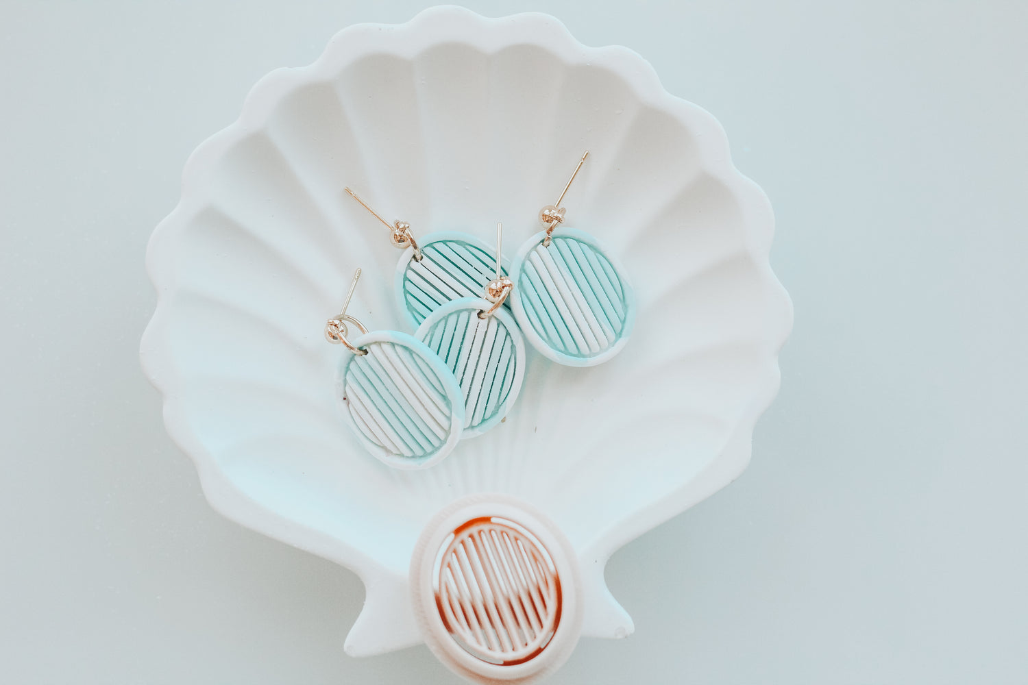 Framed Oval Ribbed Clay Cutter