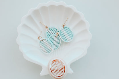 Framed Oval Ribbed Clay Cutter